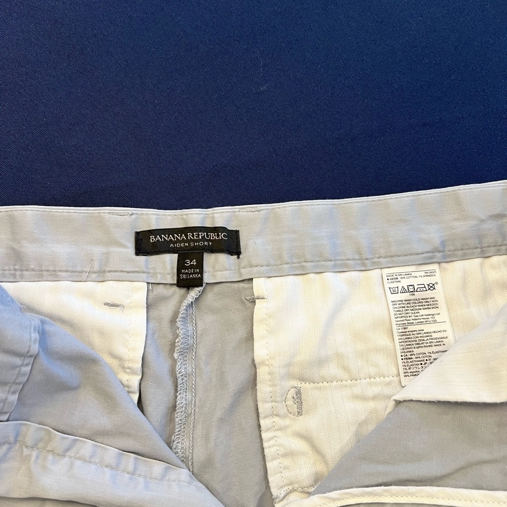 Banana Republic Khaki Aiden Short. Size 34